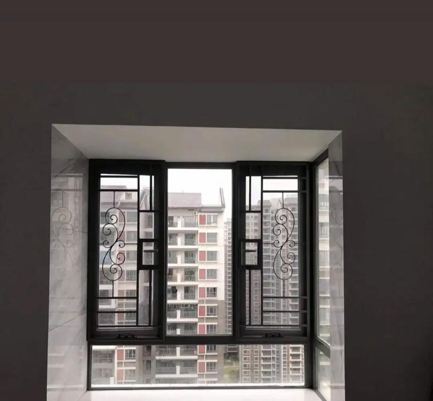 守護(hù)家的溫馨——不銹鋼防盜網(wǎng)與鋁合金窗花安裝全解析